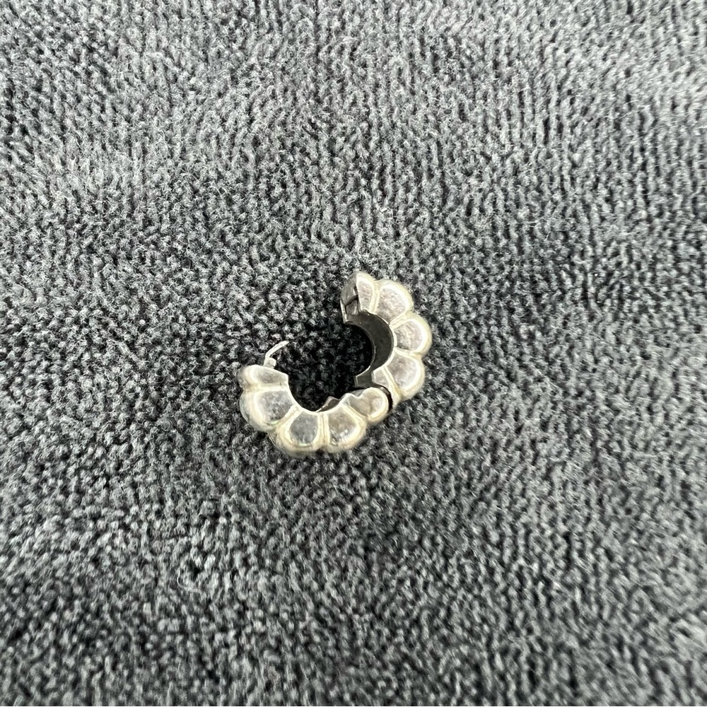 RETIRED Pandora Ribbed Grooved Clip Charm - Picture 4 of 4